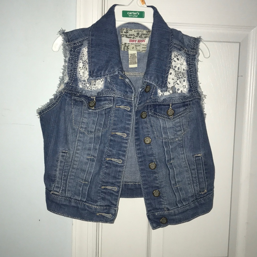 no sleeve jean jacket with floral lace